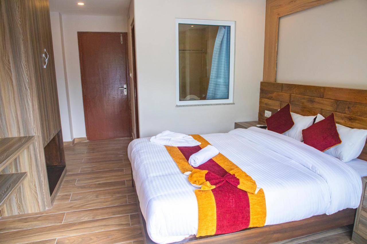 Hotel Pushkar Pokhara Extérieur photo
