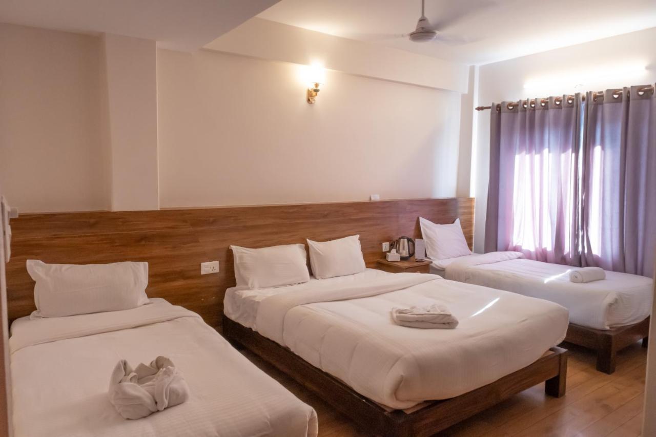 Hotel Pushkar Pokhara Extérieur photo